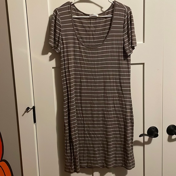 Sorry for wrinkles I stored it wrong. But they’re easy to get out. - Picture 1 of 1